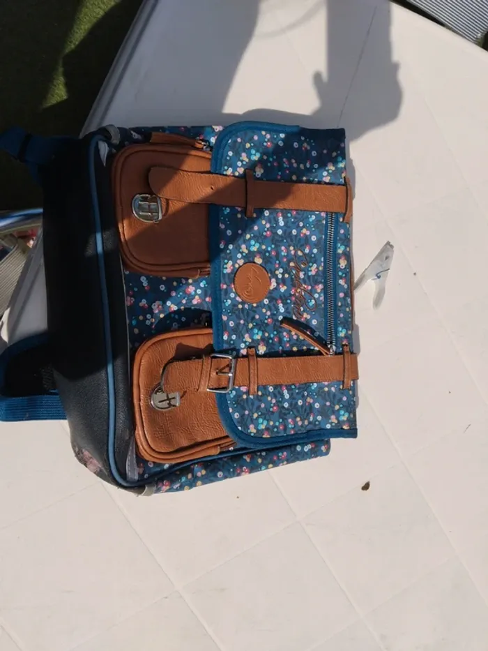Cartable fleuri - photo numéro 2