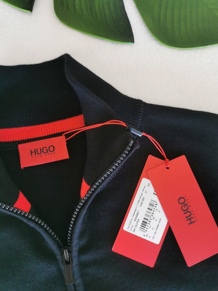 Pull noir col montant zippé Hugo Boss Taille M - photo numéro 2