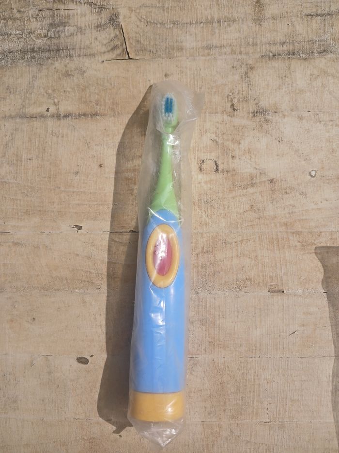 Brosse à dents pour enfant - photo numéro 2