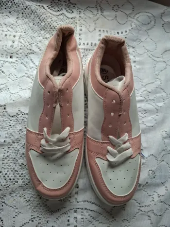 Baskets tendance- rose et blanc, confortable et stylées, dernières paires dispo, neuves, taille 39