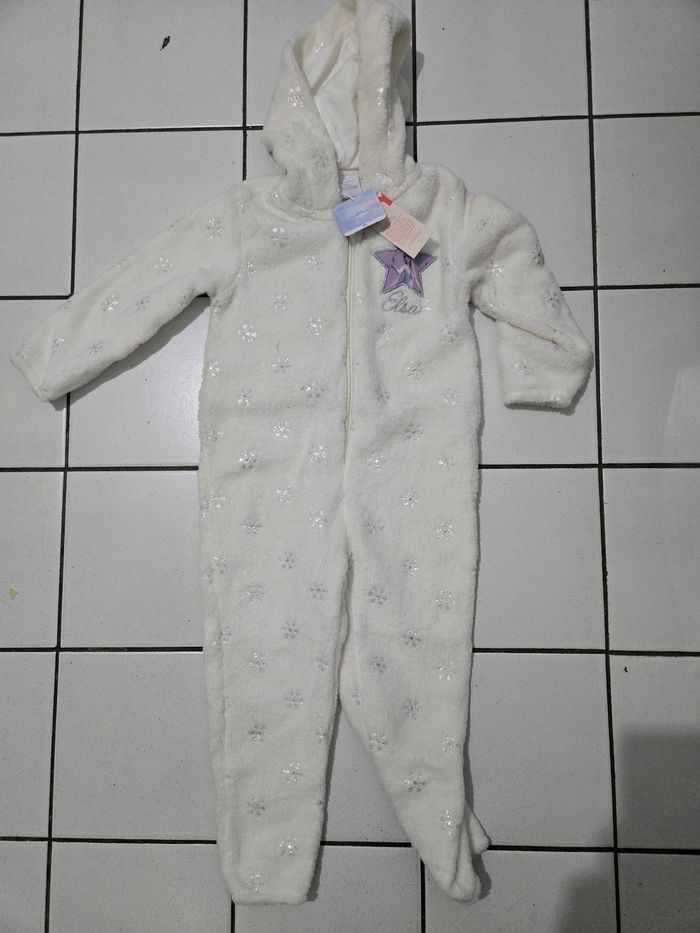 Pyjama grenouillère la reine des neiges neuve
