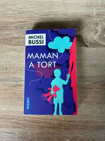 Livre poche « Maman a tort » Michel Bussi