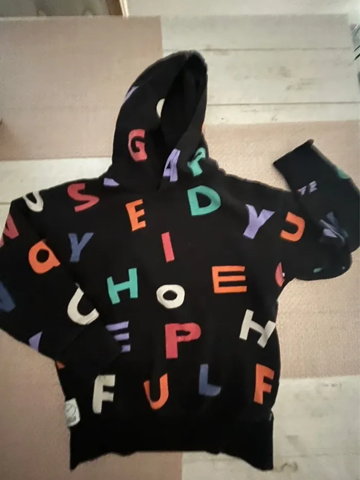 Sweet à capuche 6-7 ans