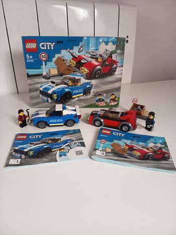 Lego City 
Boite 60242
"La course poursuite"
Complet