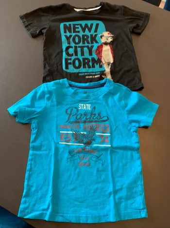 2 t-shirt manches courtes tailles 4 ans