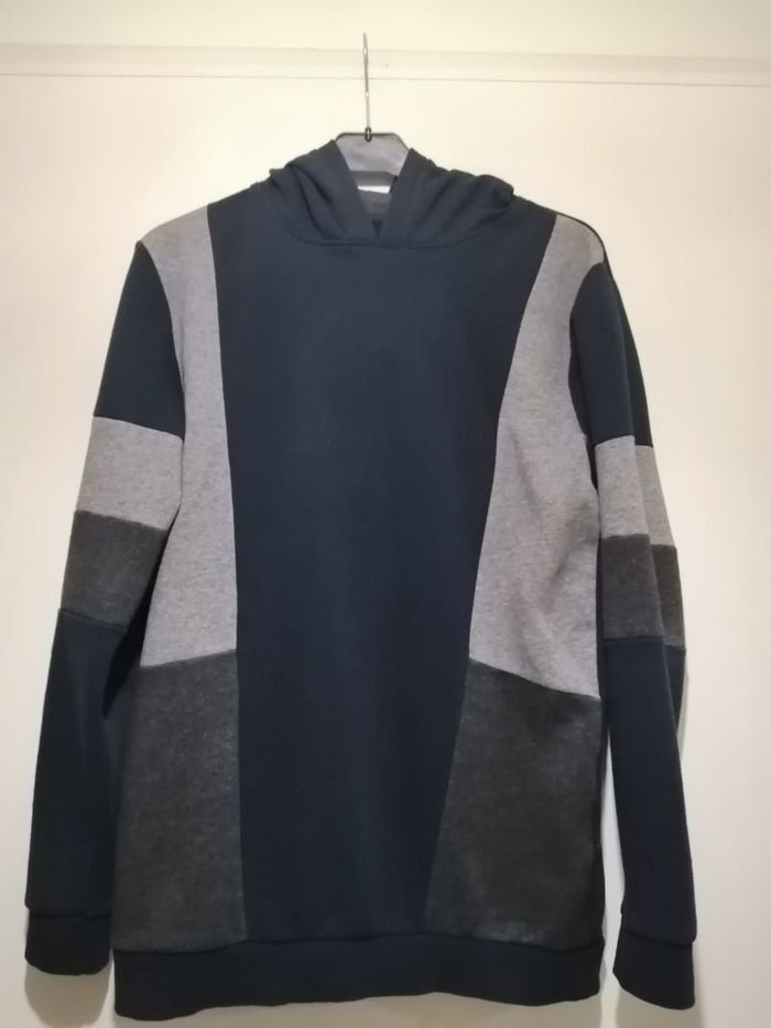 Sweat kiabi tricolore. Taille S.