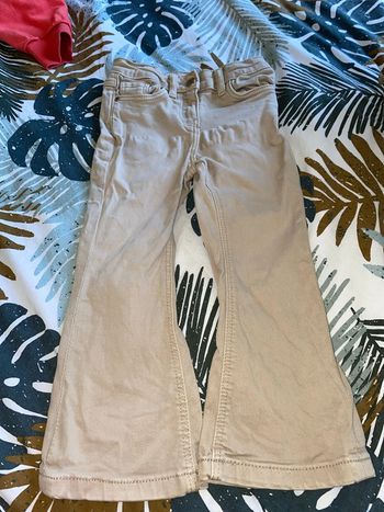 Jeans beige flare taille 4 ans