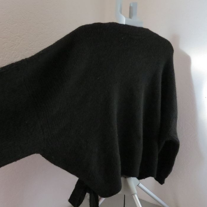 Taille XXL (coupe légèrement ample, style cosy).  Magnifique pull cache-cœur en maille noire, parfai - photo numéro 7