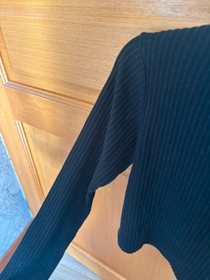 top basic noir côtelé stradivarius taille S col montant - photo numéro 3
