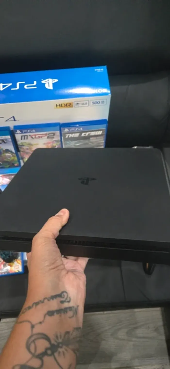 Ps4 500go avec 3 manettes et 6 jeux - photo numéro 6