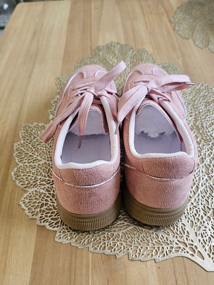 Baskets rose neuve T40 - photo numéro 3
