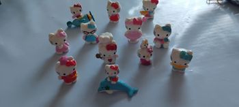 Lot 12 miniatures Hello kitty