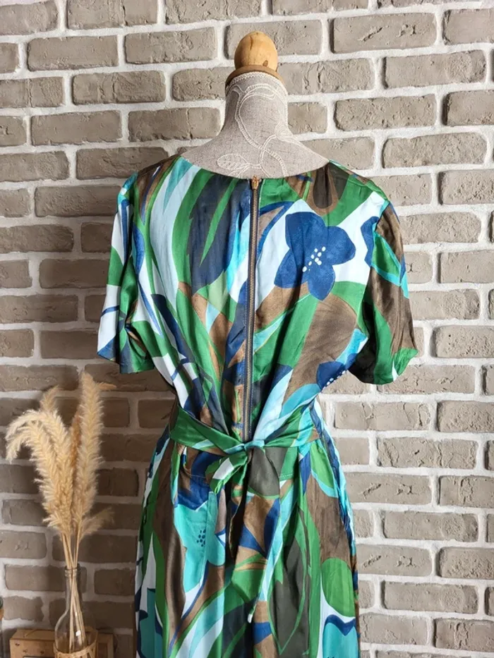 Magnifique robe satinée neuve Marie Méro - photo numéro 12
