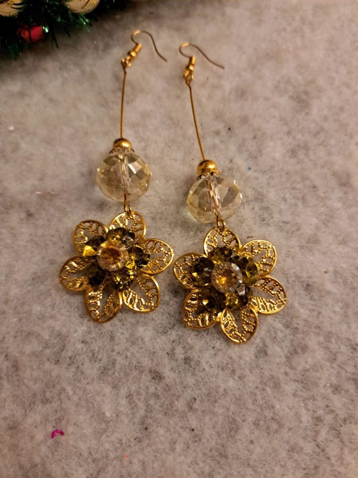 Boucles d'oreilles pendante avec strass vert kakie - photo numéro 3