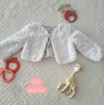 Gilet en fausse fourrure céremonie 06mois