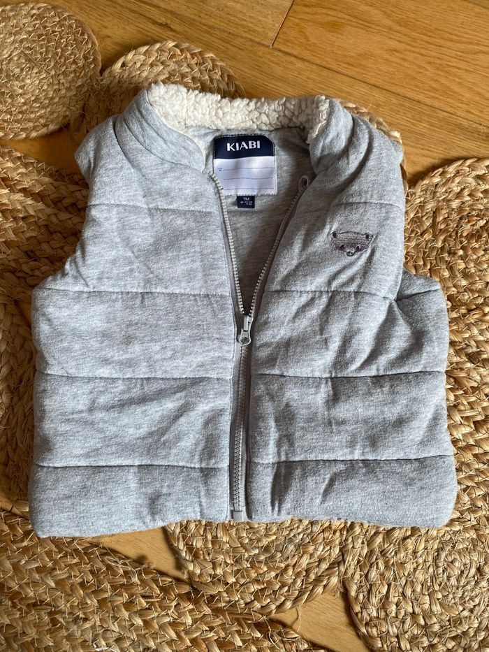 Doudoune sans manches Kiabi grise matelassés 9 mois