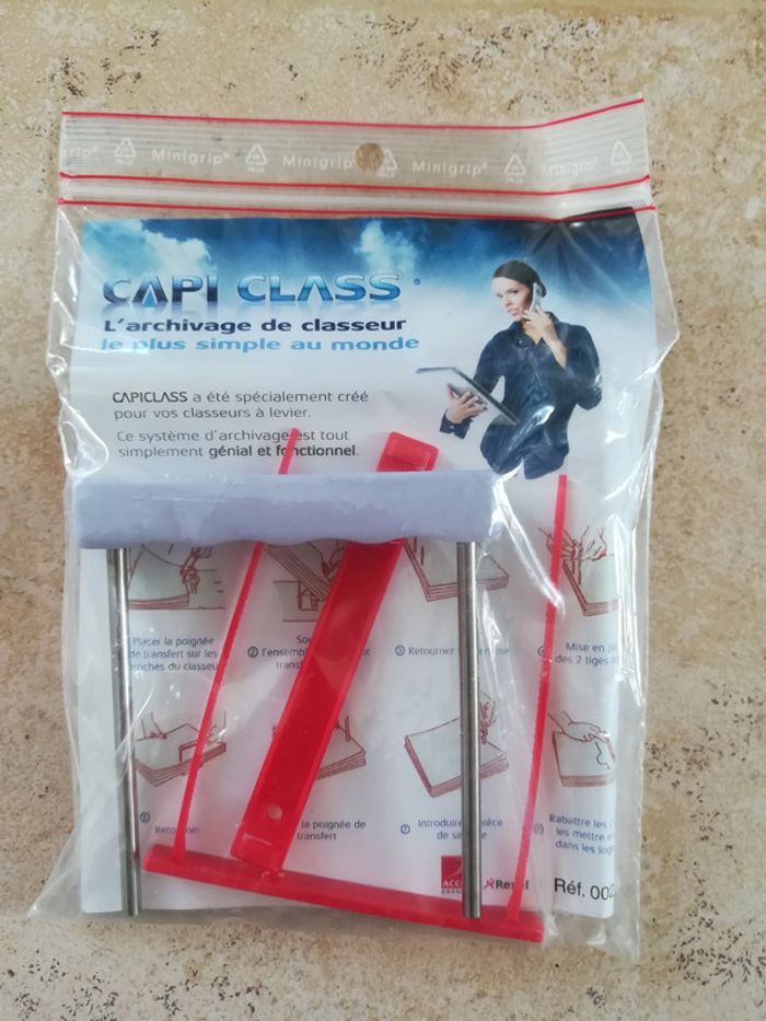 Clip fastener pour archivage