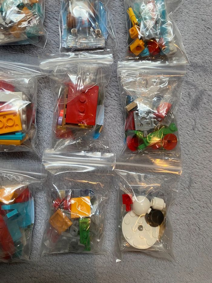 Lot de 15 surprises lego friends thème noël encore en sachet - photo numéro 10