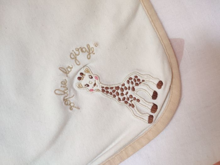 Couverture bébé Sophie la girafe - Très bon état - Beige et crème. - photo numéro 3
