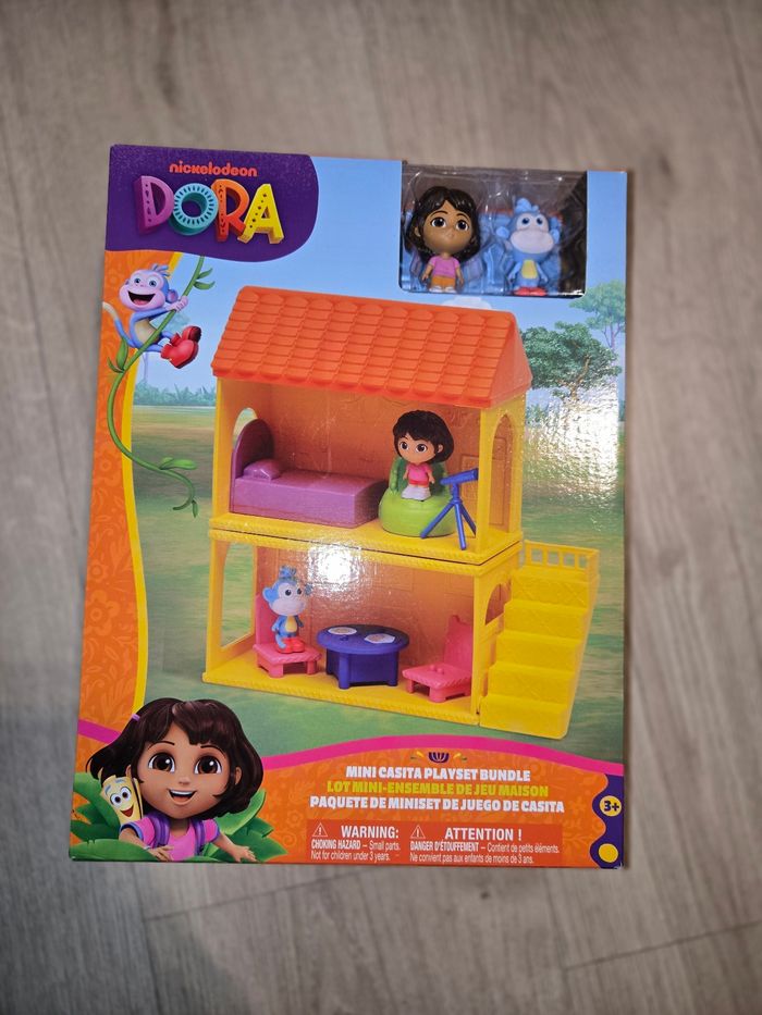 Maison dora l'exploratrice avec 2 figurines neuves