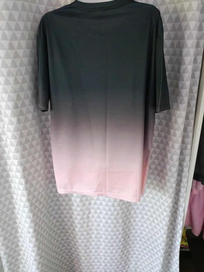 T-shirt xl neuf - photo numéro 3