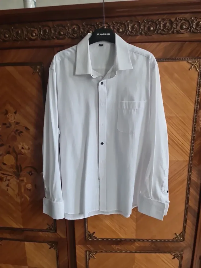 Chemise blanche bouton manchette