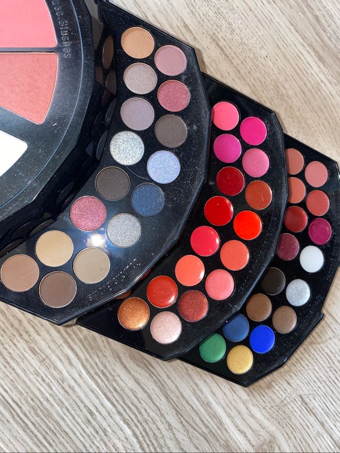 Maquillage femme - photo numéro 3