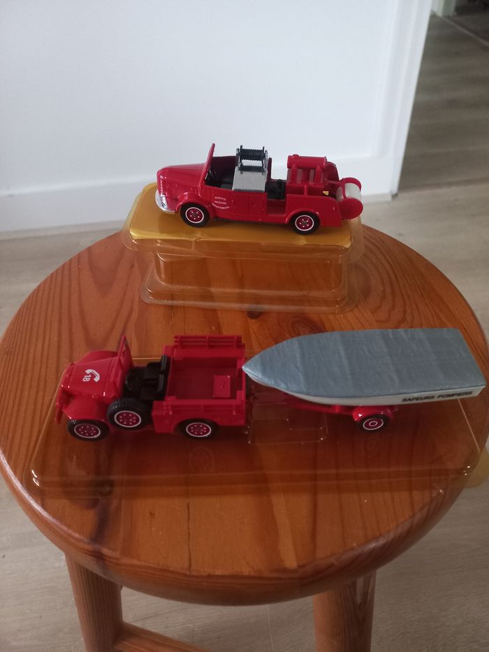 Lot  véhicule miniature pompiers