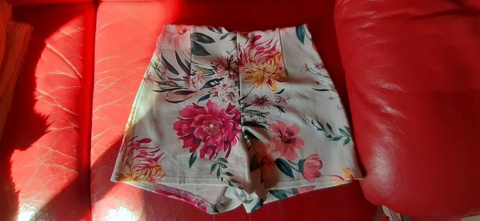 Short à fleurs taille 36 - photo numéro 5