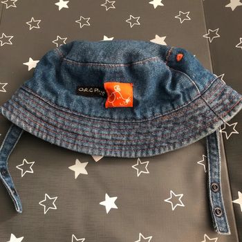 Chapeau en jean avec clips pour l’attacher 47 cms