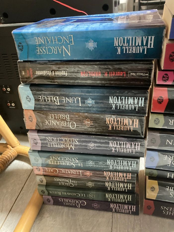 Lot livres Laurell K.Hamilton - photo numéro 2