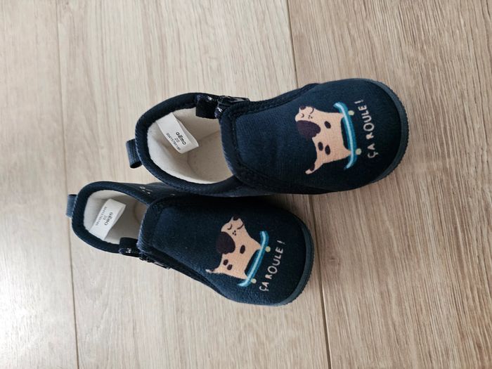 Chaussons quasi neuf GEMO T20