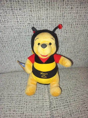 Peluche Winnie l'ourson en tenue d'abeille