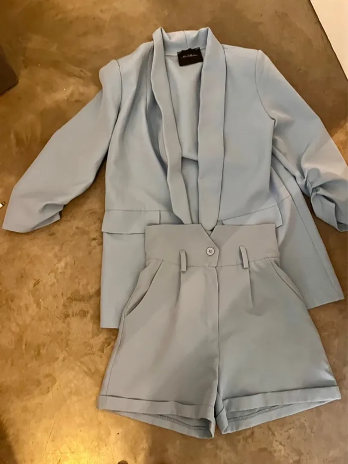 Ensemble bleu clair tailleur short