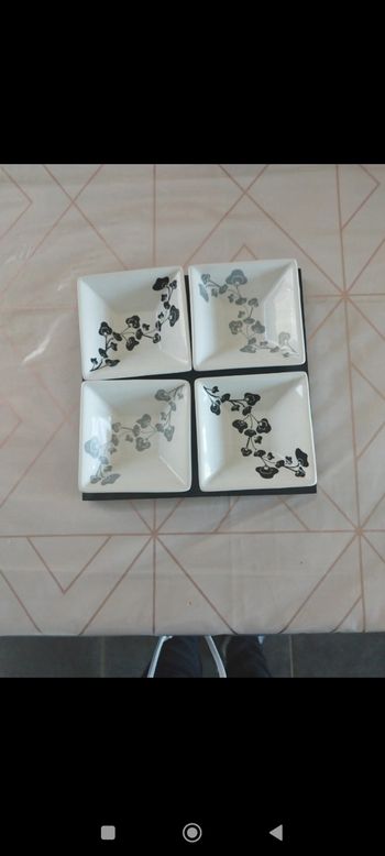 Ensemble de 4 petits plats pour apéritifs