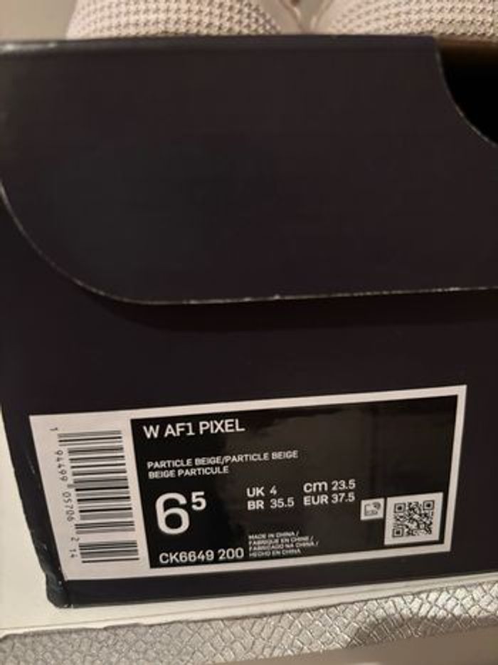 Air force 1 pixel beige/rose femme neuf T37,5 - photo numéro 4
