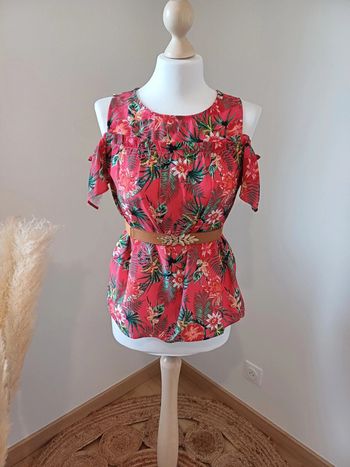 Haut rose Fleuri à épaules dénudées Kiabi taille S 36