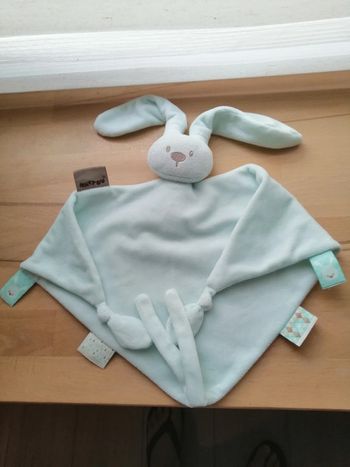 Doudou Plat/Mouchoir Triangle Lapin Lapidou Bleu Clair Attache Tétine - Nattou.