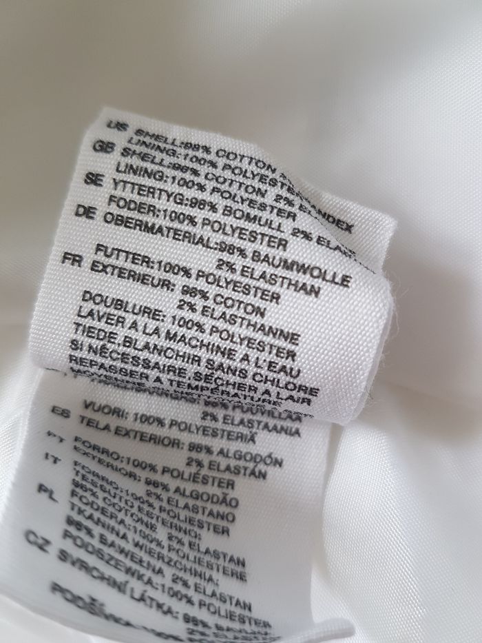 Veste blanc cassé tissu gaufré, fermée par crochets. H&M. T44, 50cm aux aisselles, 58cm de haut. - photo numéro 5