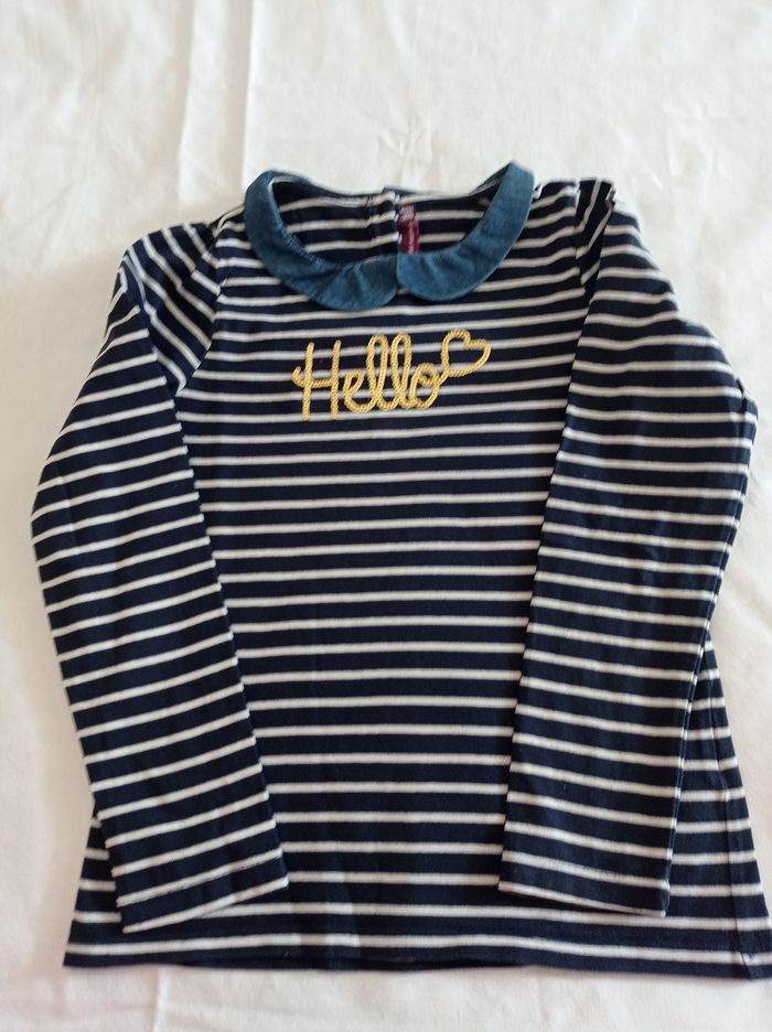 Marque sergent major taille 10 ans 140 cm manche longues couleur bleu foncé avec petit col Jean super sympa couleur le foncé avec rayures blanche infection devant avec inscription marqué Hello voir photos - photo numéro 9