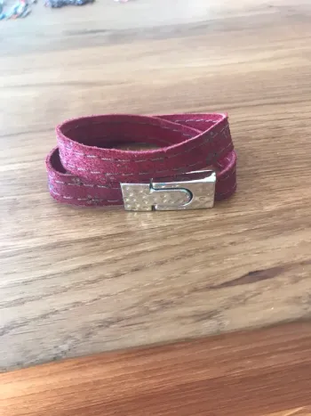Bracelet aimanté bordeaux en daim