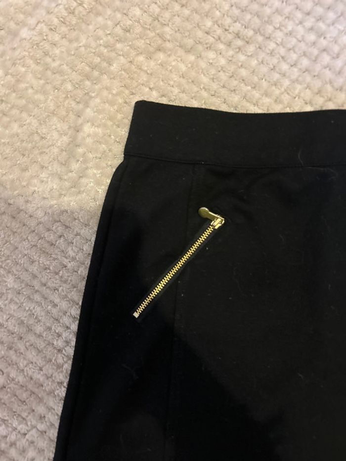 Jupe noire - photo numéro 2