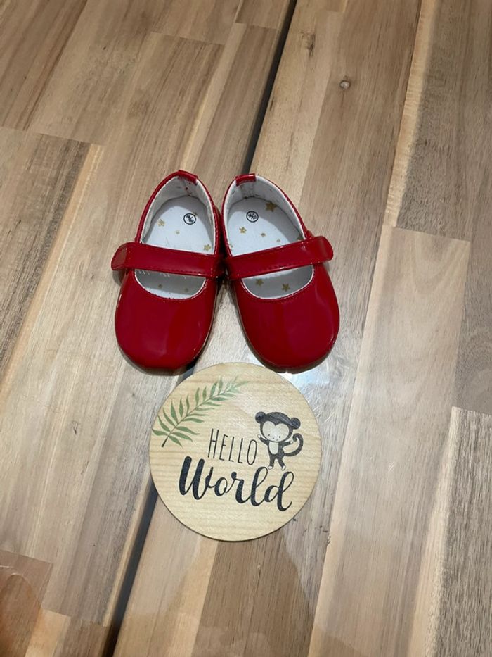 Une paire de ballerines pointure 19/20 - photo numéro 2