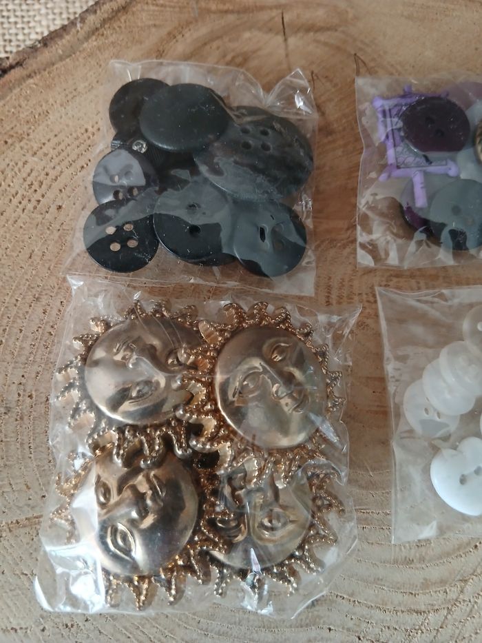Lot de 4 sachets de boutons - photo numéro 2