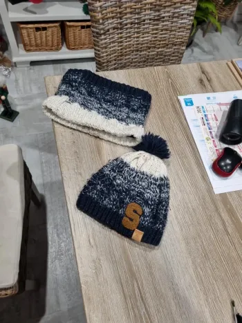 Ensemble bonnet et Snood Taille 8/10 ans