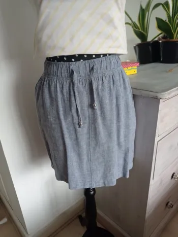 Mini-jupe avec ceinture élastique et poches 38