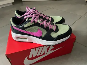 Nike air Max SC neuve 38,5 mixte dans leur boîte d’origine