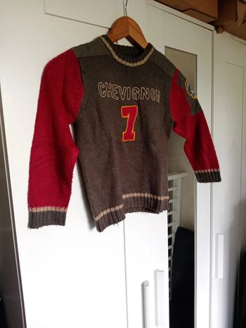 Pull marron/rouge T 5 ans