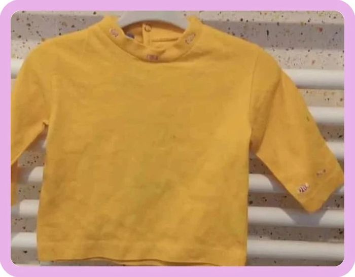Tee  shirt manche longue avec  col  jaune  motif bonbon  multicolore  De  Bon Matin Taille  3 mois - photo numéro 2