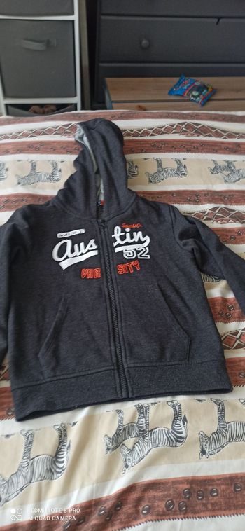 Gilet à capuche 8 ans